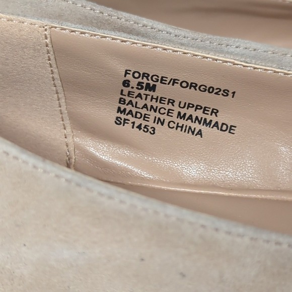 Steve Madden Forge Suede Pointy Flats Tan  Women's Size 6.5M Chunky Chain Detail - Picture 9 of 11